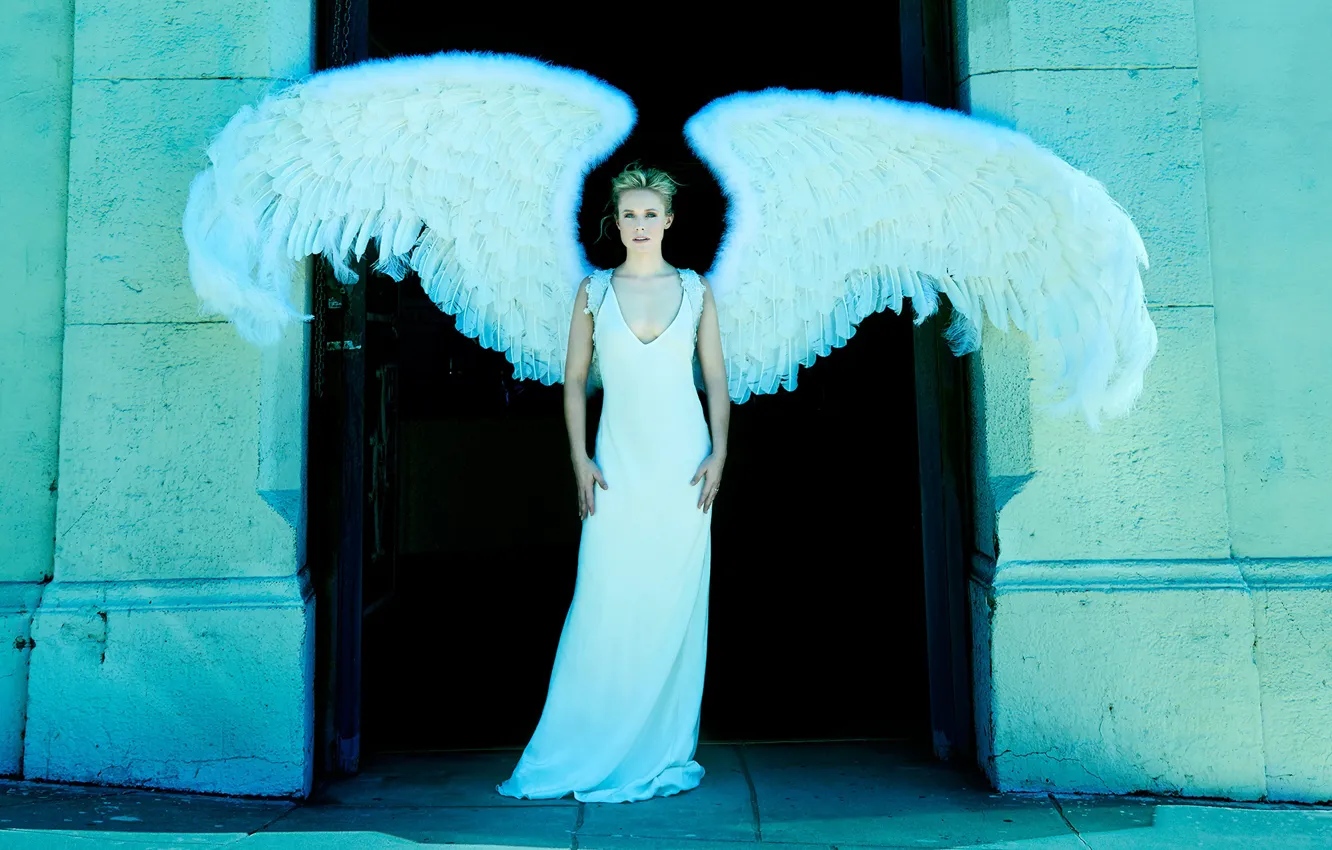 Фото обои крылья, ангел, фигура, платье, актриса, прическа, блондинка, в белом