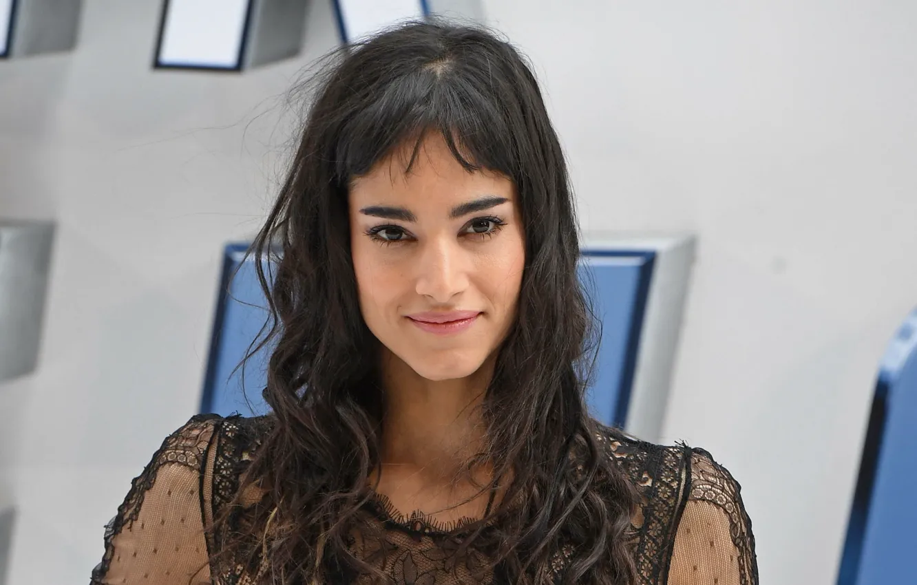 Фото обои взгляд, поза, актриса, фотомодель, танцовщица, Sofia Boutella, София Бутелла