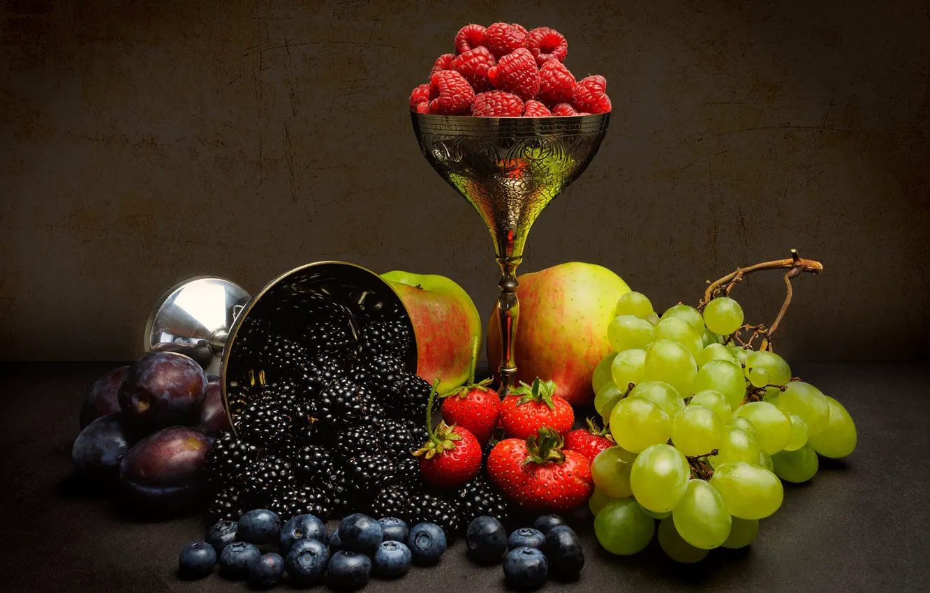 Фото обои ягоды, малина, фон, яблоки, клубника, виноград, фрукты, натюрморт
