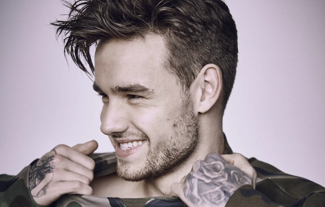 Фото обои поза, взгляд, улыбка, мужчина, liam payne