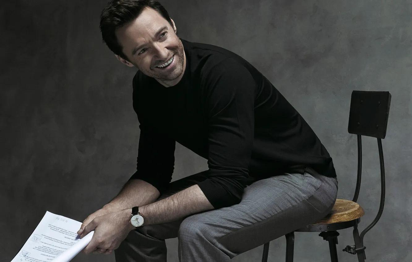 Фото обои улыбка, реклама, стул, фотограф, актер, Hugh Jackman, Хью Джекман, фотосессия