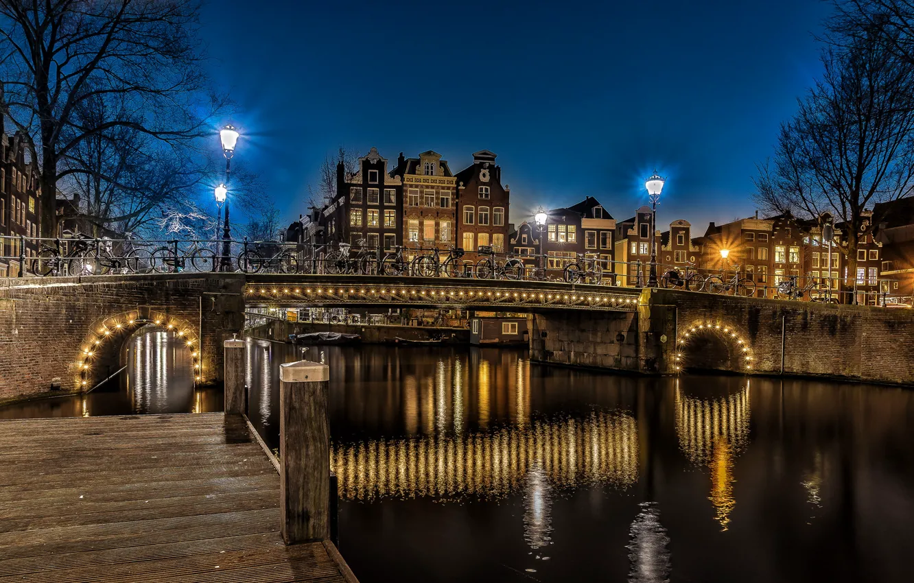 Фото обои ночь, мост, огни, Амстердам, фонари, канал, Нидерланды