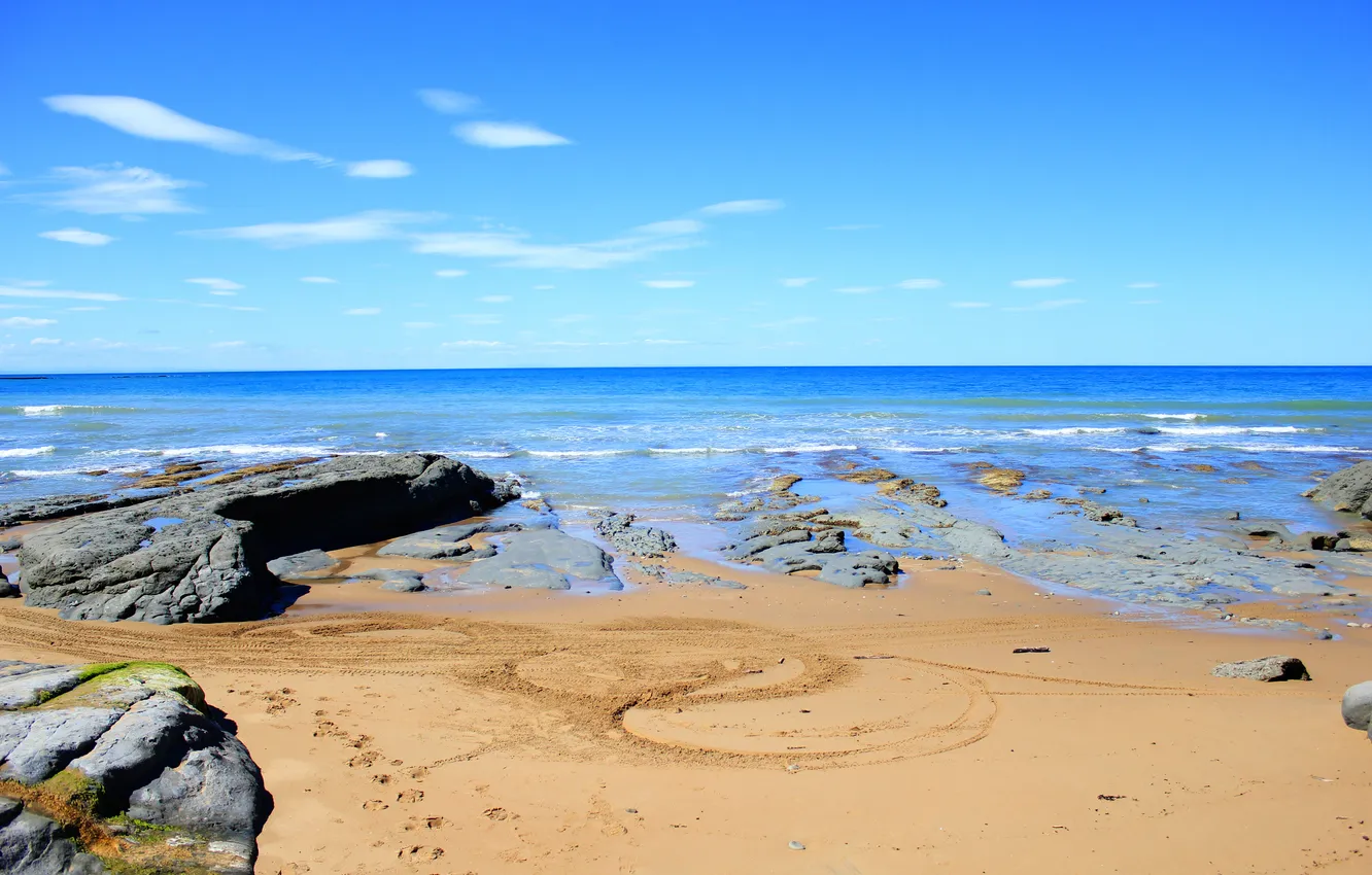 Фото обои море, пляж, вода, следы, камни, пейзажи, Rocky Beach