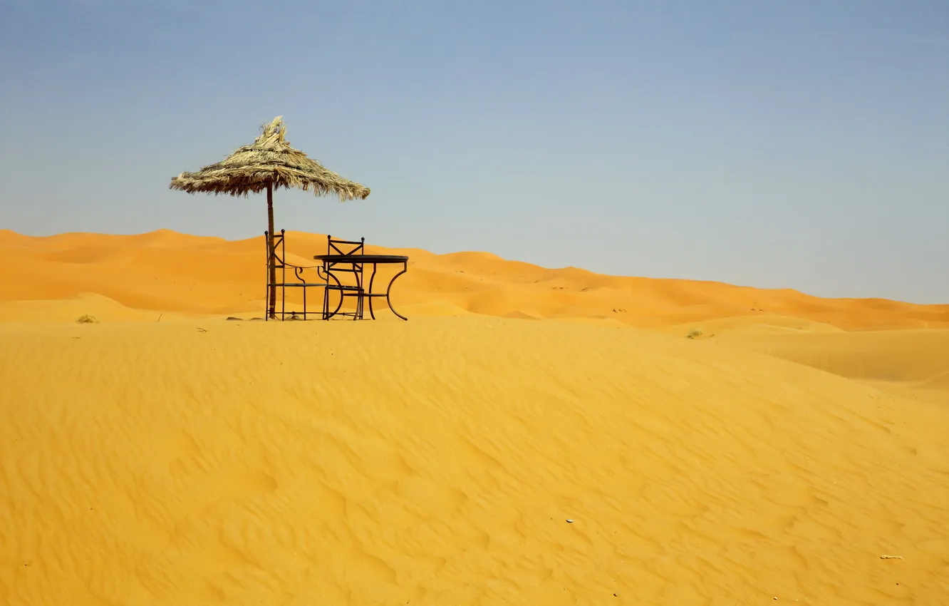 Фото обои пейзаж, стол, пустыня, зонт
