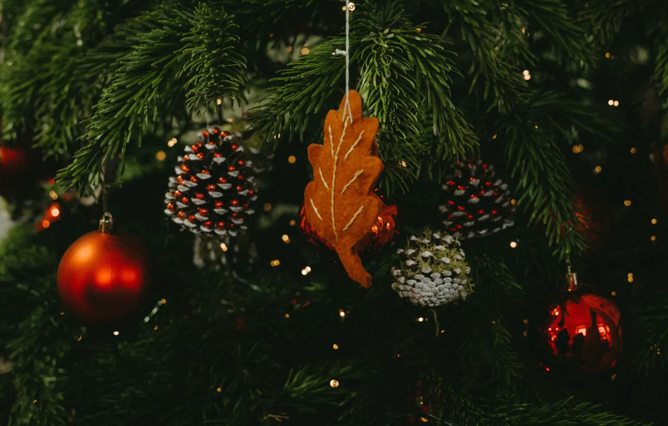 Фото обои украшения, праздник, шары, Рождество, Новый год, ёлка, шишки