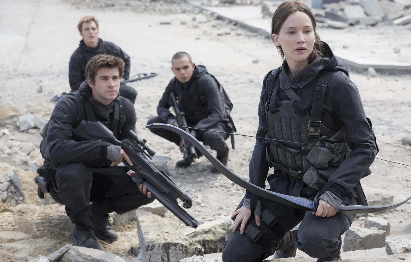 Фото обои оружие, лук, снаряжение, Jennifer Lawrence, Дженнифер Лоуренс, Лиам Хемсворт, Liam Hemsworth, The Hunger Games: Mockingjay …