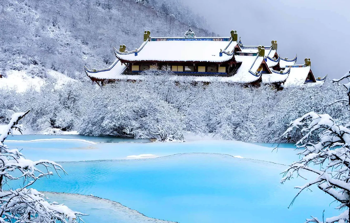 Фото обои зима, снег, горы, озеро, Китай, храм, Сычуань, Хуанлун