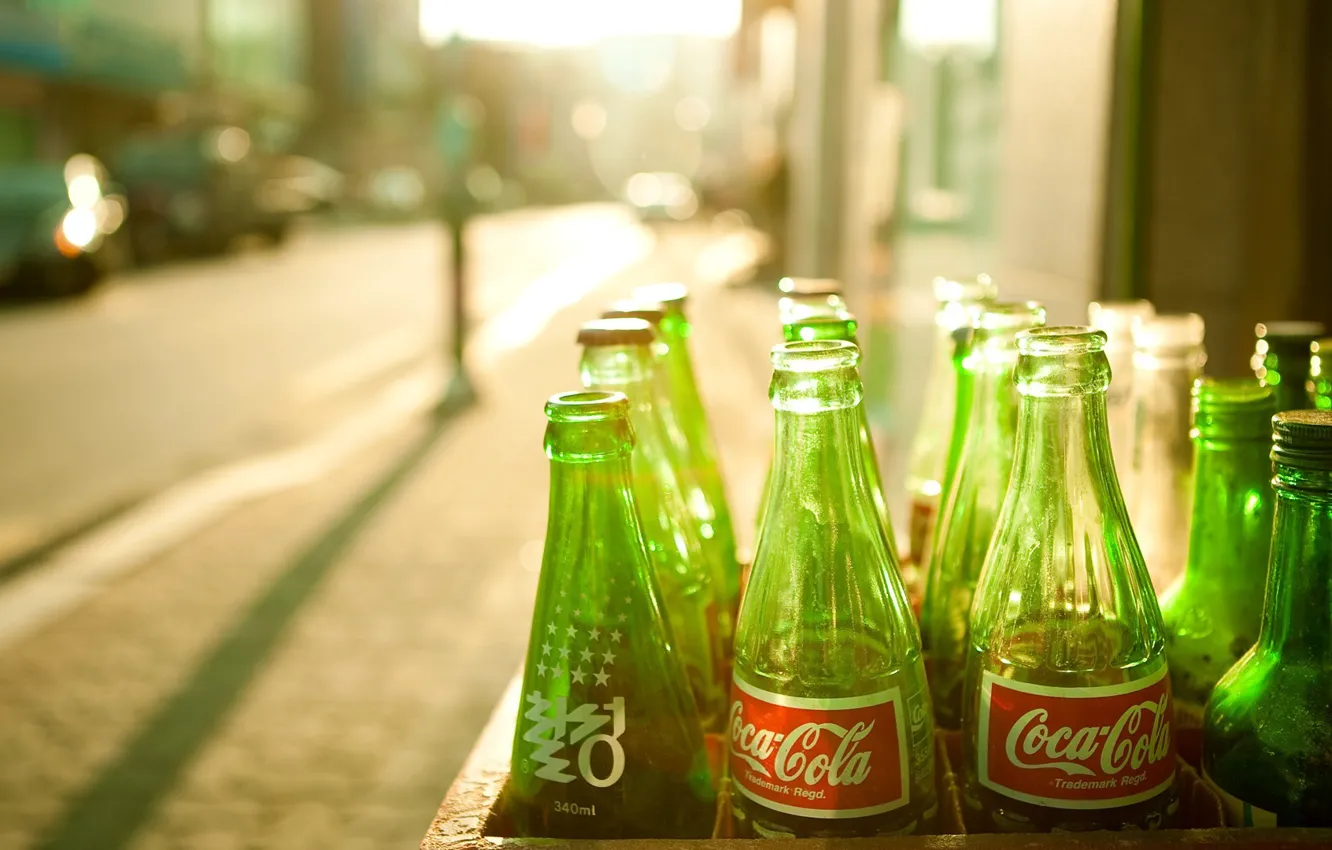 Фото обои солнце, coca-cola, кока-кола, зеленые бутылки