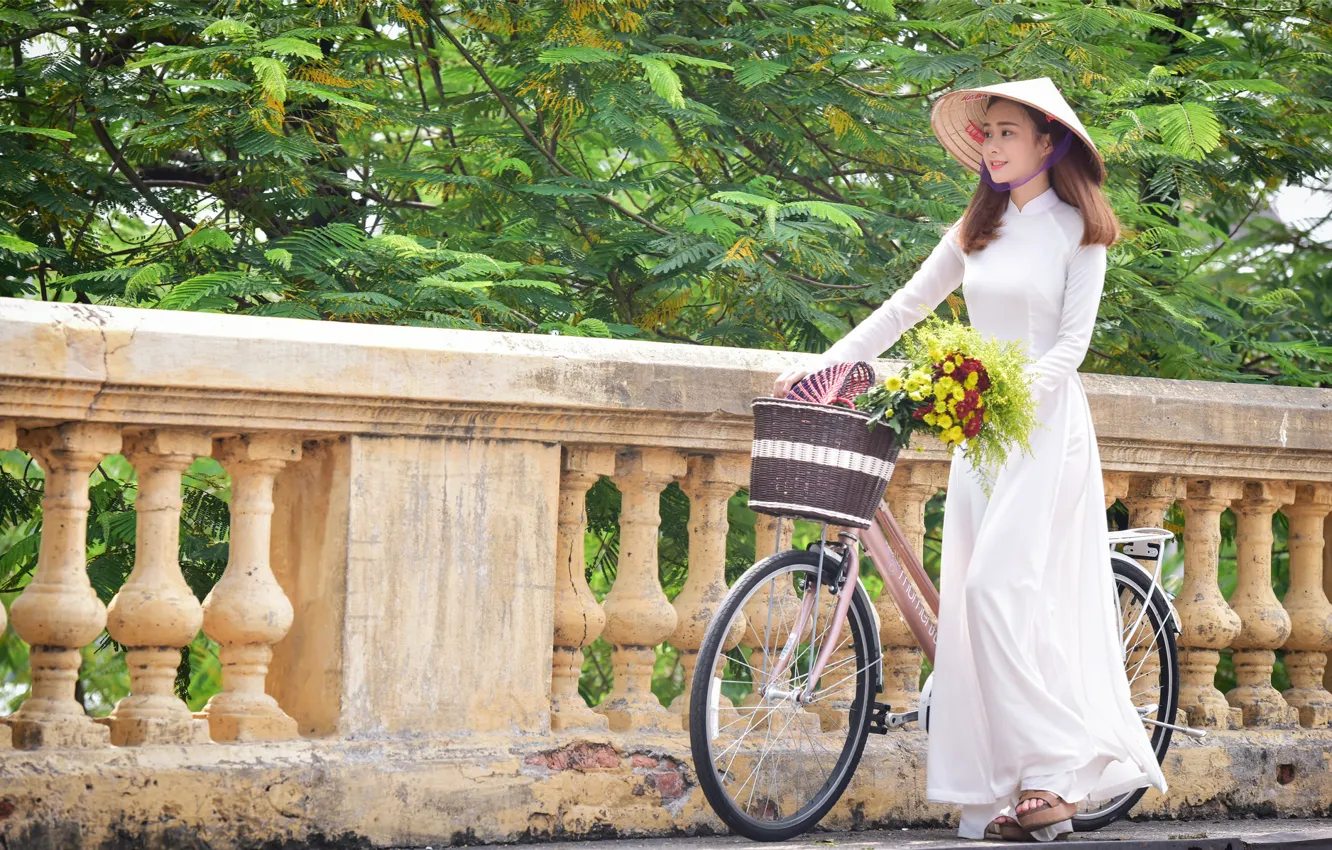 Фото обои девушка, цветы, велосипед, букет, прогулка, азиатка