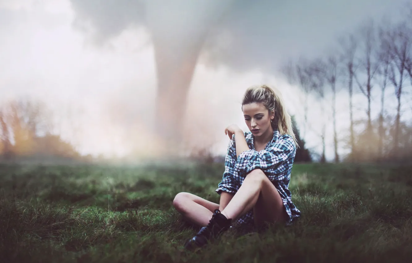Фото обои девушка, смерч, торнадо, Стихийное бедствие, Natural Disaster