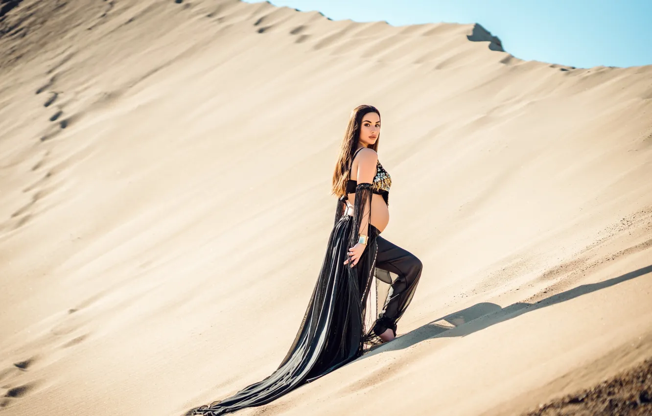 Фото обои песок, девушка, беременность