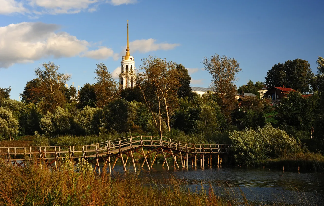 Фото обои осень, небо, трава, облака, деревья, мост, река, заросли