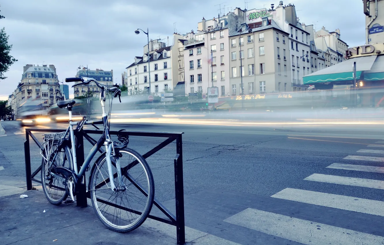 Фото обои дорога, велосипед, город, огни, движение, транспорт, улица, здания