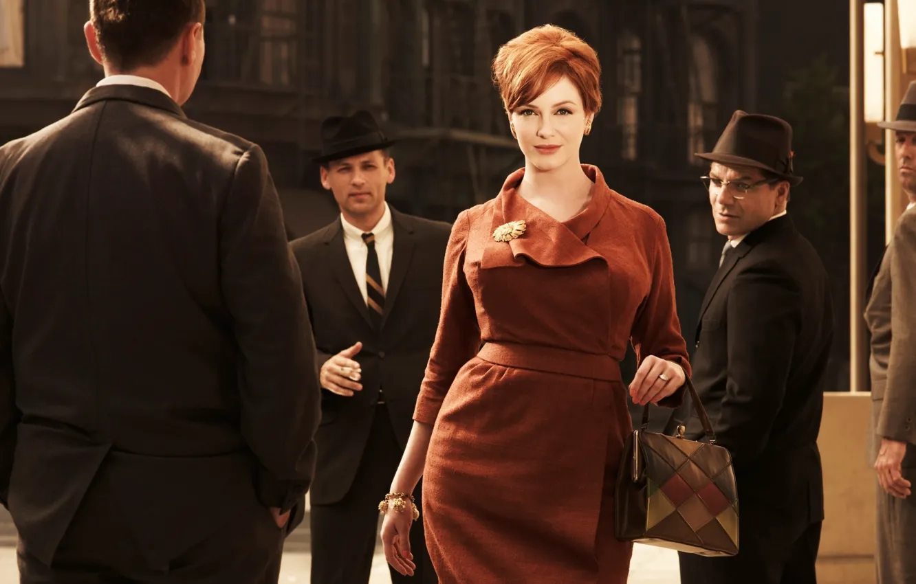 Фото обои улица, женщина, сериал, мужчины, Безумцы, Christina Hendricks, Mad Men, Joan Harris