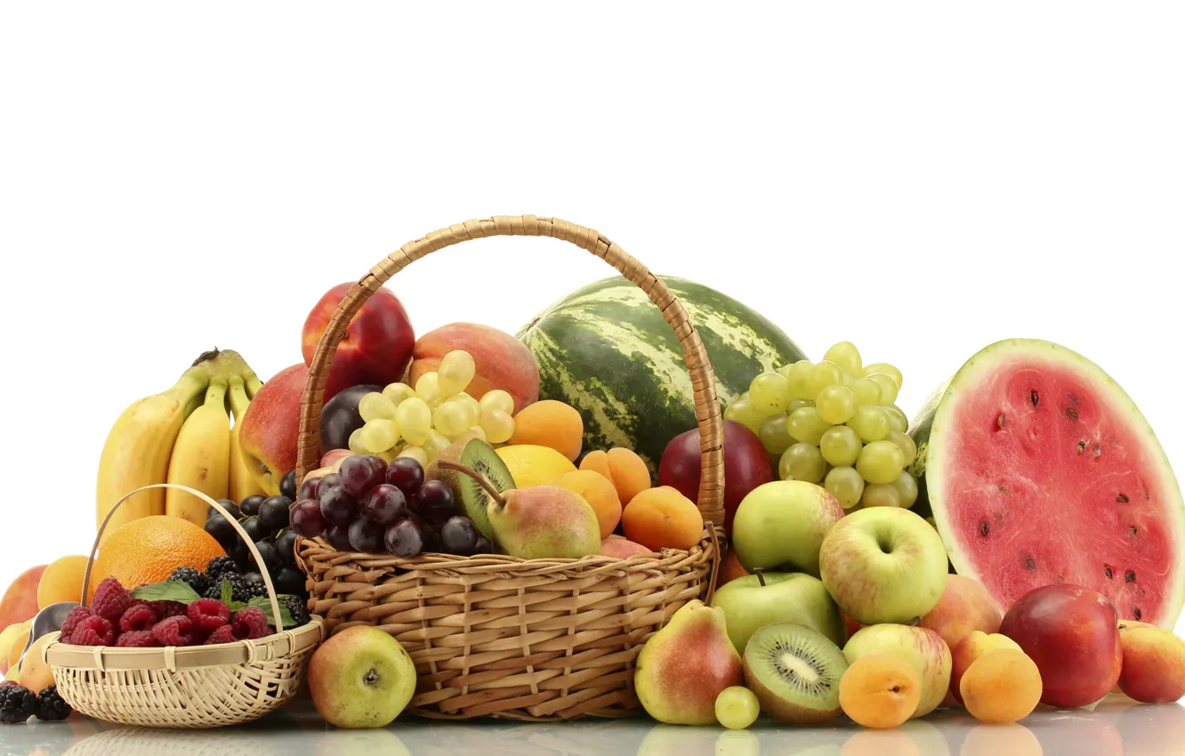 Фото обои ягоды, малина, корзина, яблоки, апельсины, арбуз, киви, черника