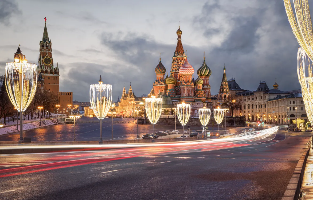 Фото обои дорога, фонари, Москва, собор, храм, Храм Василия Блаженного, Красная площадь, Спасская башня