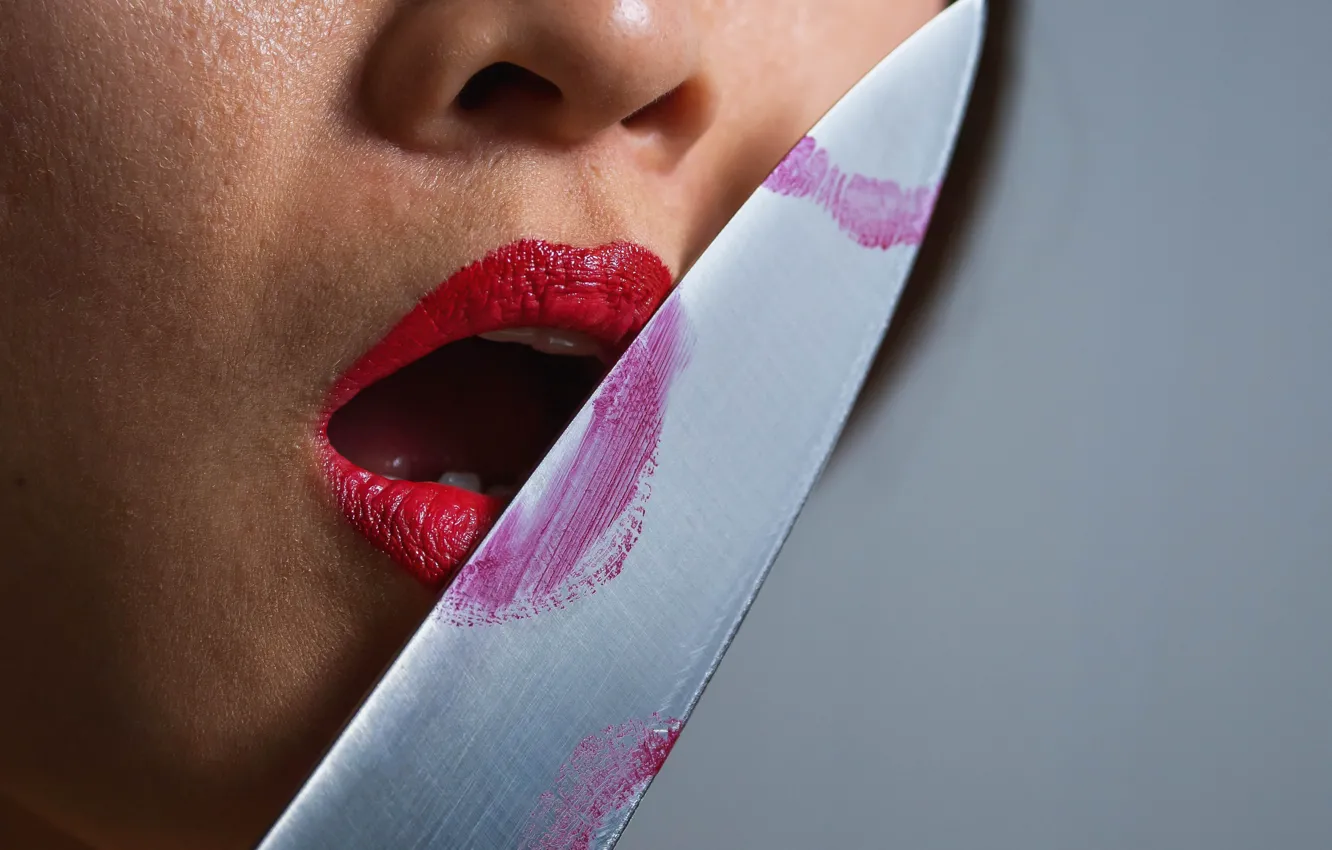Фото обои девушка, лицо, помада, губы, нож