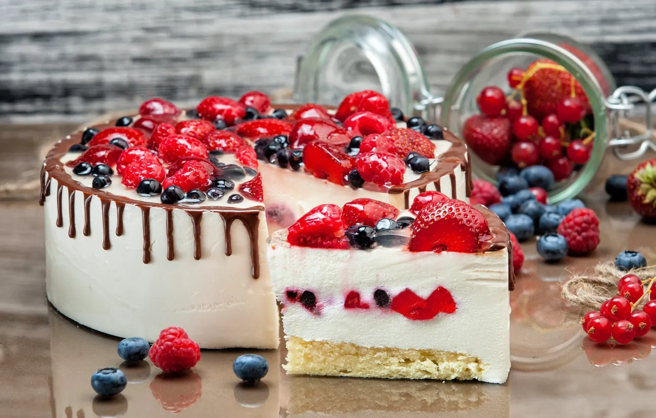 Фото обои ягоды, малина, шоколад, клубника, торт, десерт, смородина, голубика
