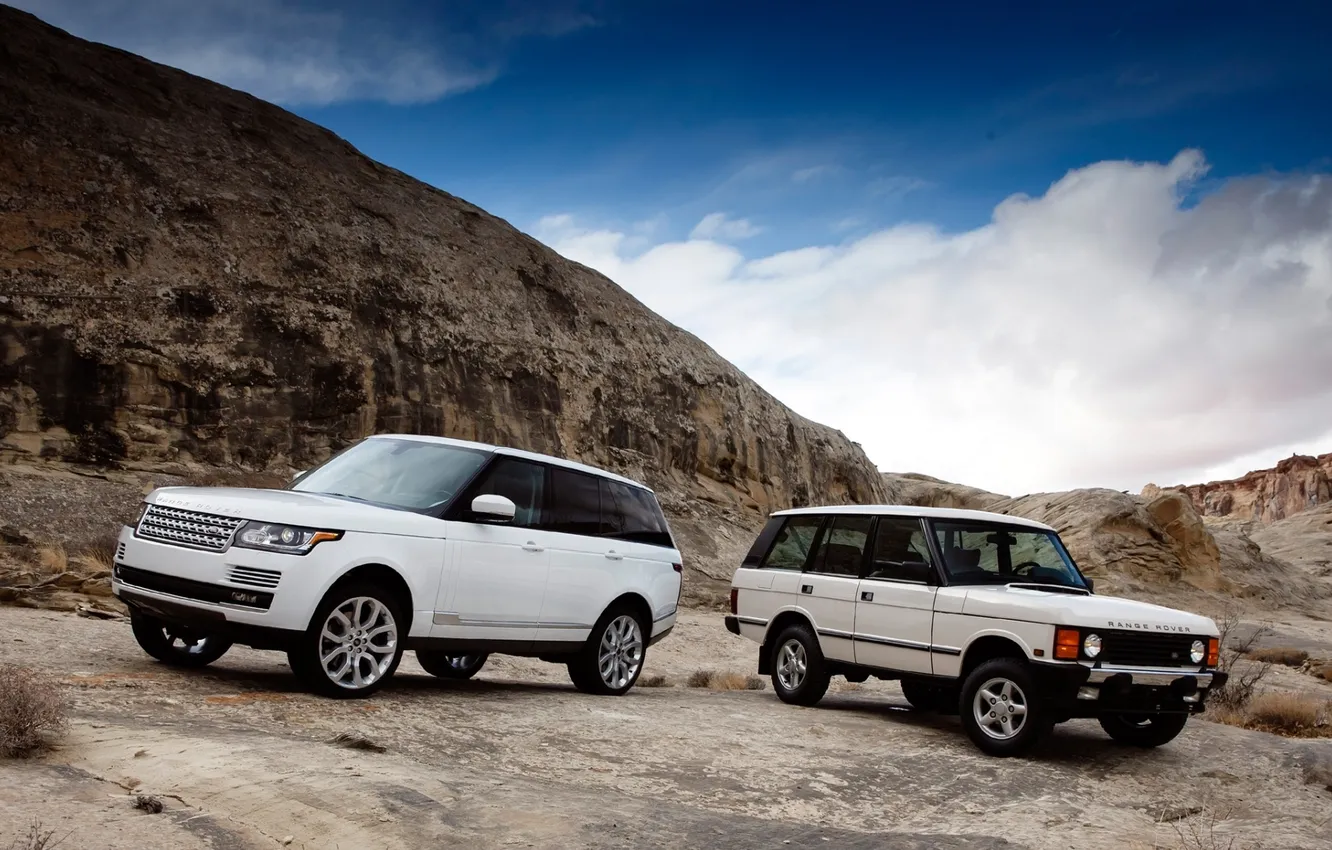 Фото обои белый, небо, горы, старый, Land Rover, Range Rover, передок, новый