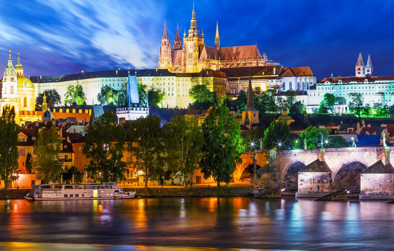 Фото обои Прага, Чехия, ночной город, набережная, теплоход, Prague, Карлов мост, Czech Republic