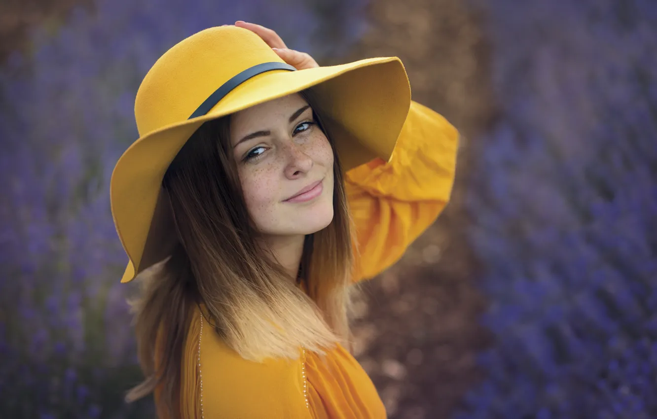 Фото обои взгляд, девушка, улыбка, модель, шляпа, веснушки, Tanya Markova