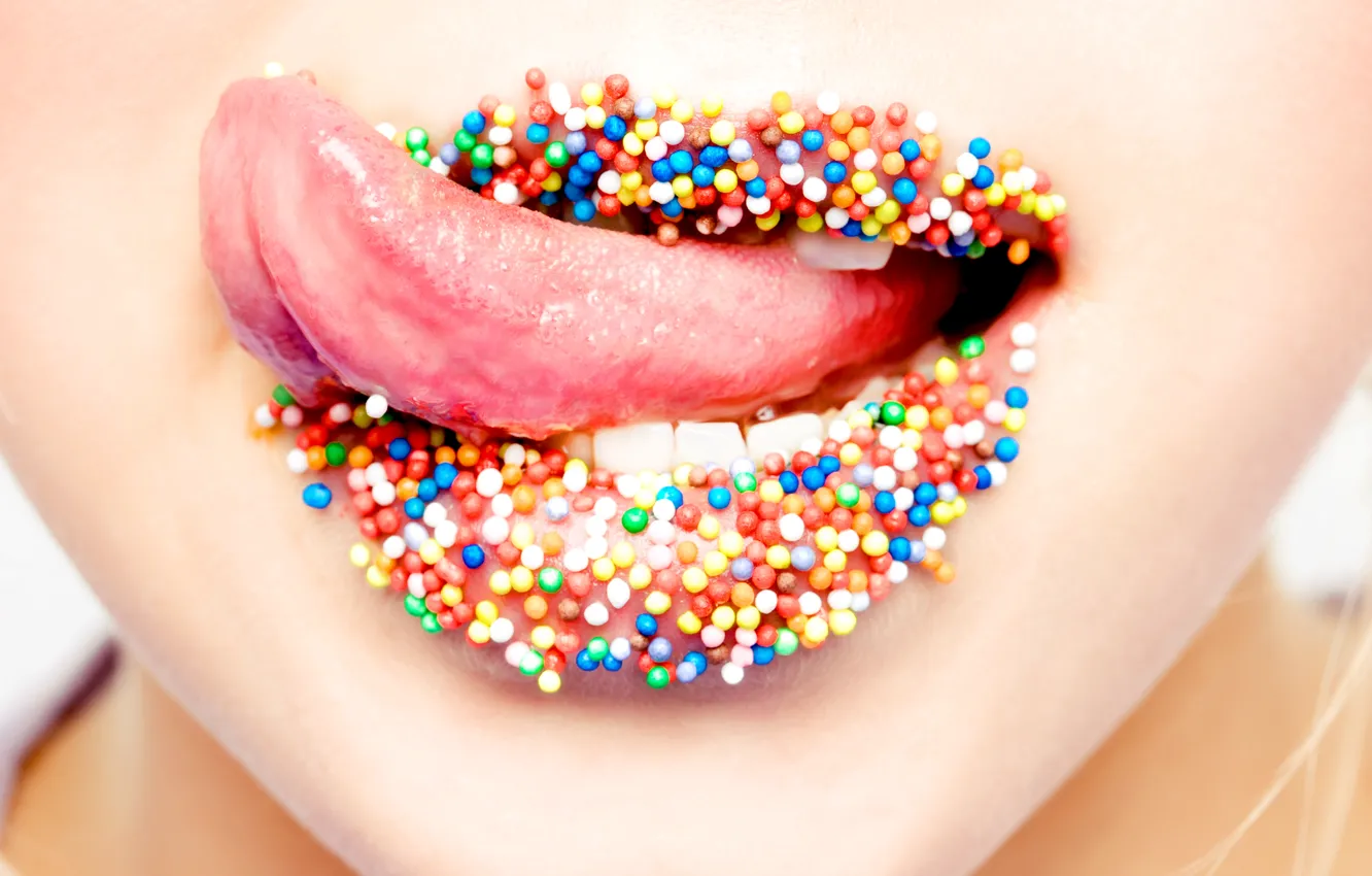 Фото обои язык, девушка, вкус, губы, сладости, разноцветные, драже