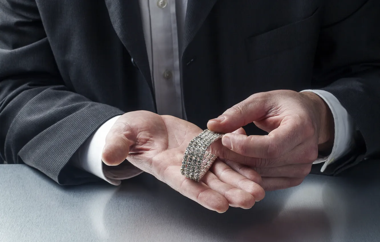 Фото обои man, suit, jewelry, diamonds