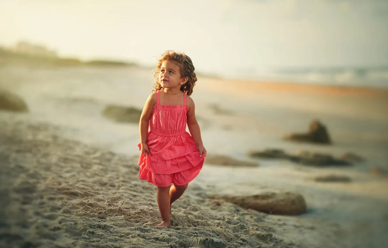 Фото обои песок, платье, девочка