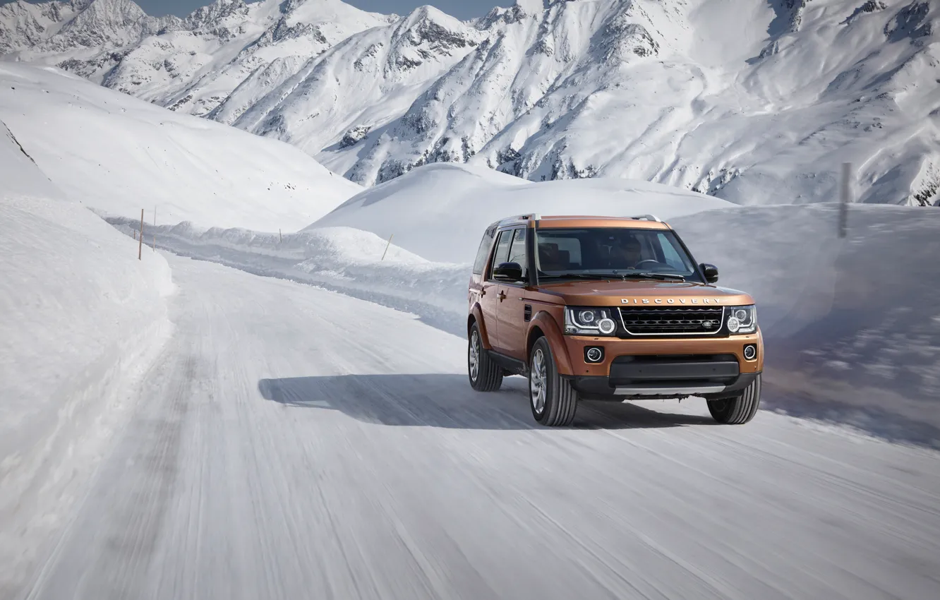 Фото обои зима, снег, горы, движение, скорость, трасса, Land Rover, Discovery