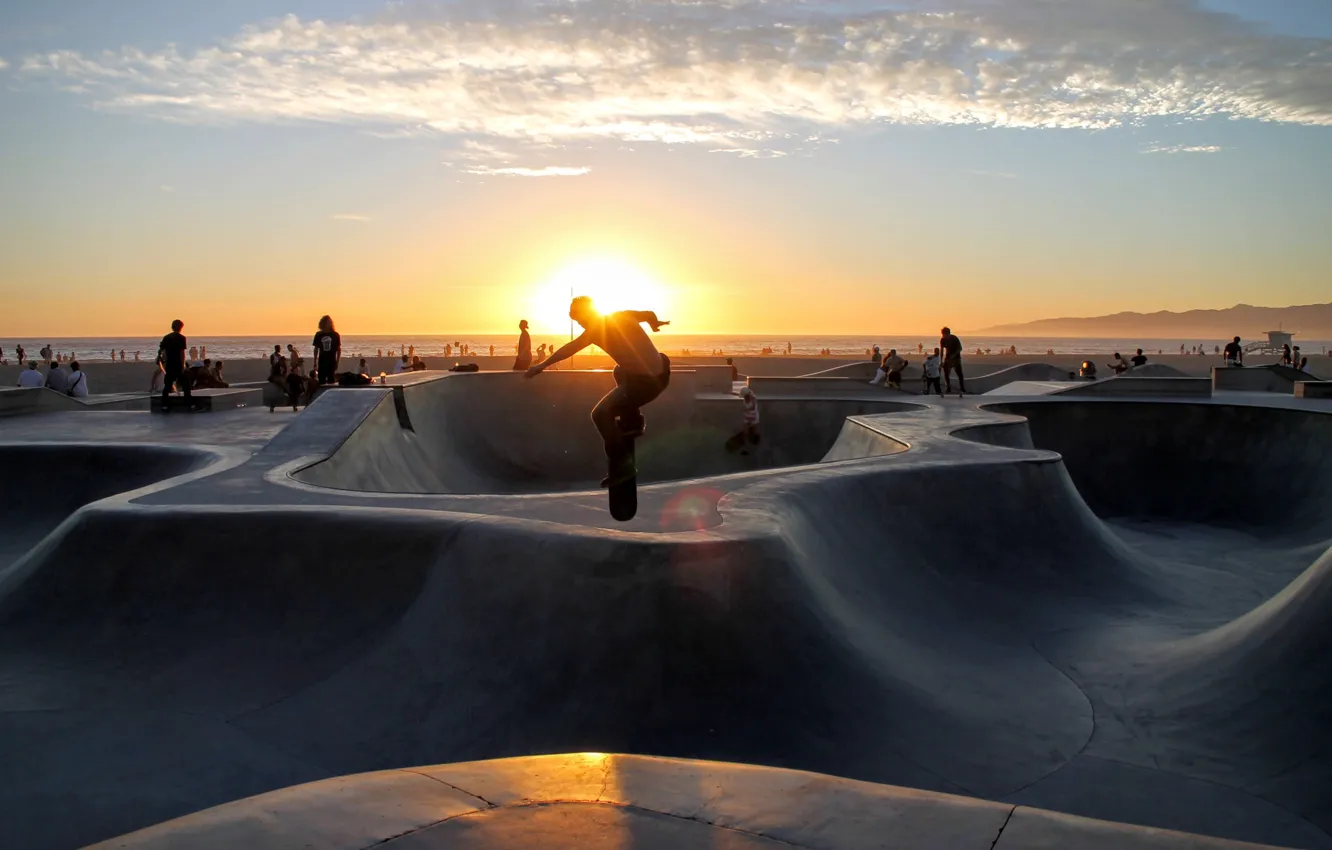 Фото обои sky, sunset, park, clouds, people, skate, skateboard, curves