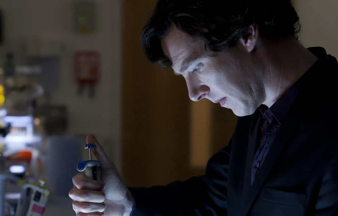 Фото обои Шерлок Холмс, лаборатория, Бенедикт Камбербэтч, Benedict Cumberbatch, Sherlock, Шерлок, Sherlock BBC, Sherlock (сериал)