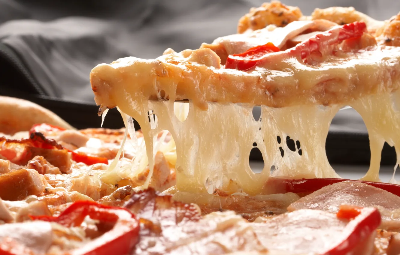Фото обои сыр, пицца, помидоры, паприка, ветчина