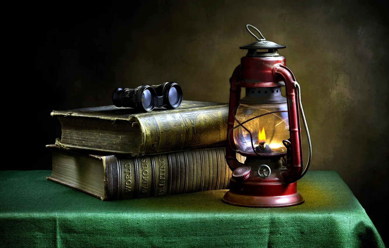 Фото обои книги, лампа, скатерть