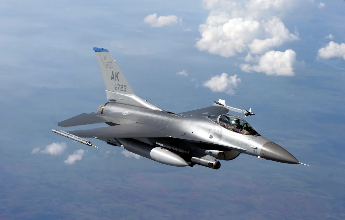 Фото обои Небо, Облака, Полет, Истребитель, Высота, Fighting, Авиация, F-16