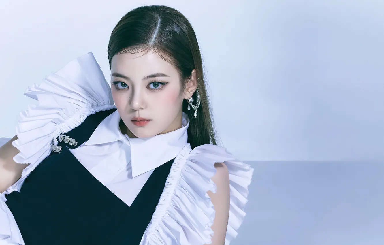 Фото обои взгляд, красивая девушка, очарование, beautiful girl, вокалистка, попса, Lia, K Pop