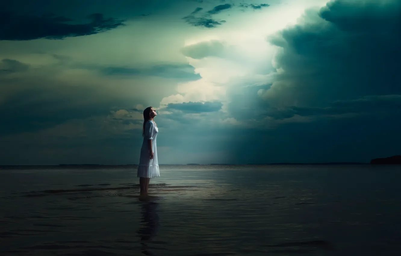 Фото обои вода, девушка, одиночество, небеса