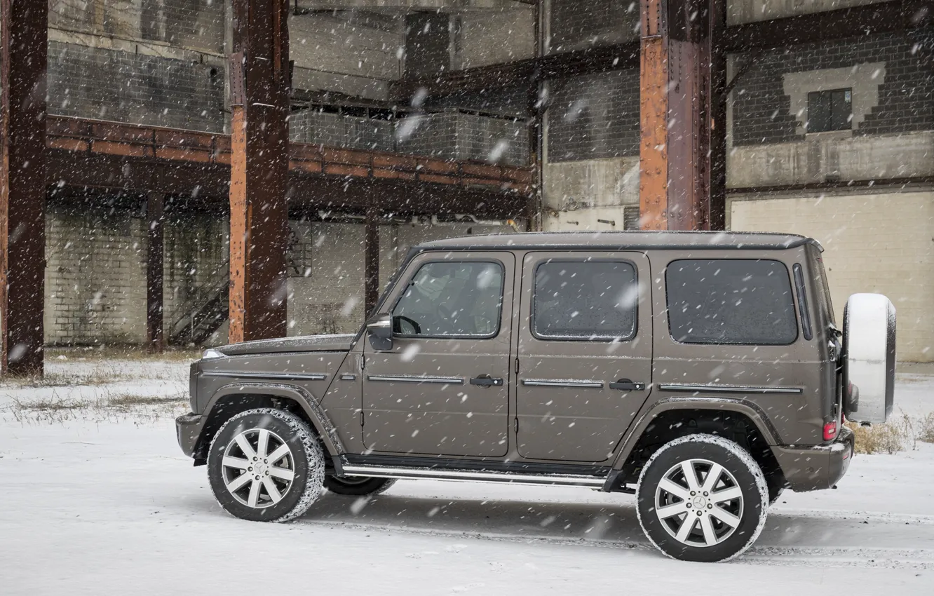 Фото обои зима, снег, Mercedes-Benz, стоянка, промзона, 2018, G-Class, пятидверный