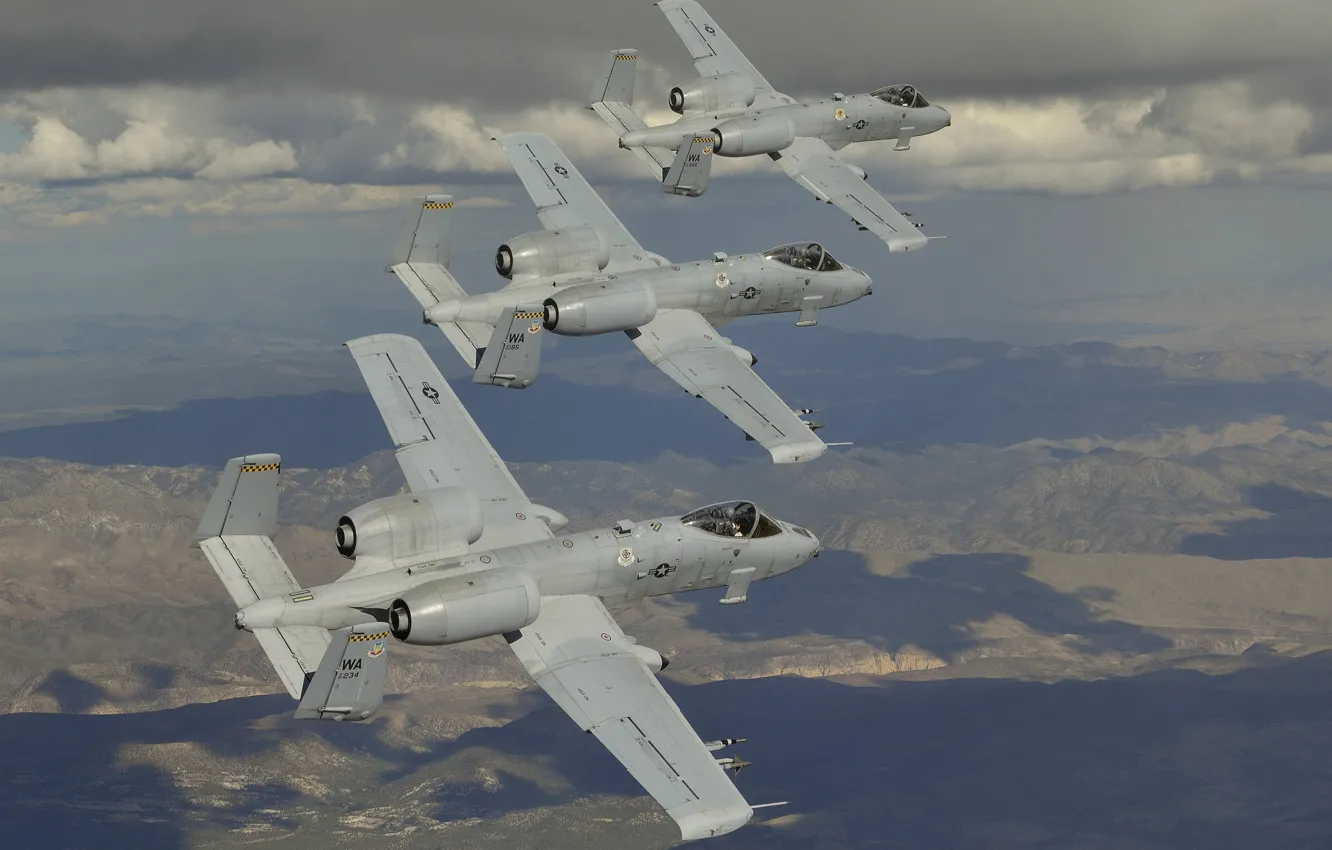 Фото обои полет, три, штурмовик, A-10, Thunderbolt II, Тандерболт