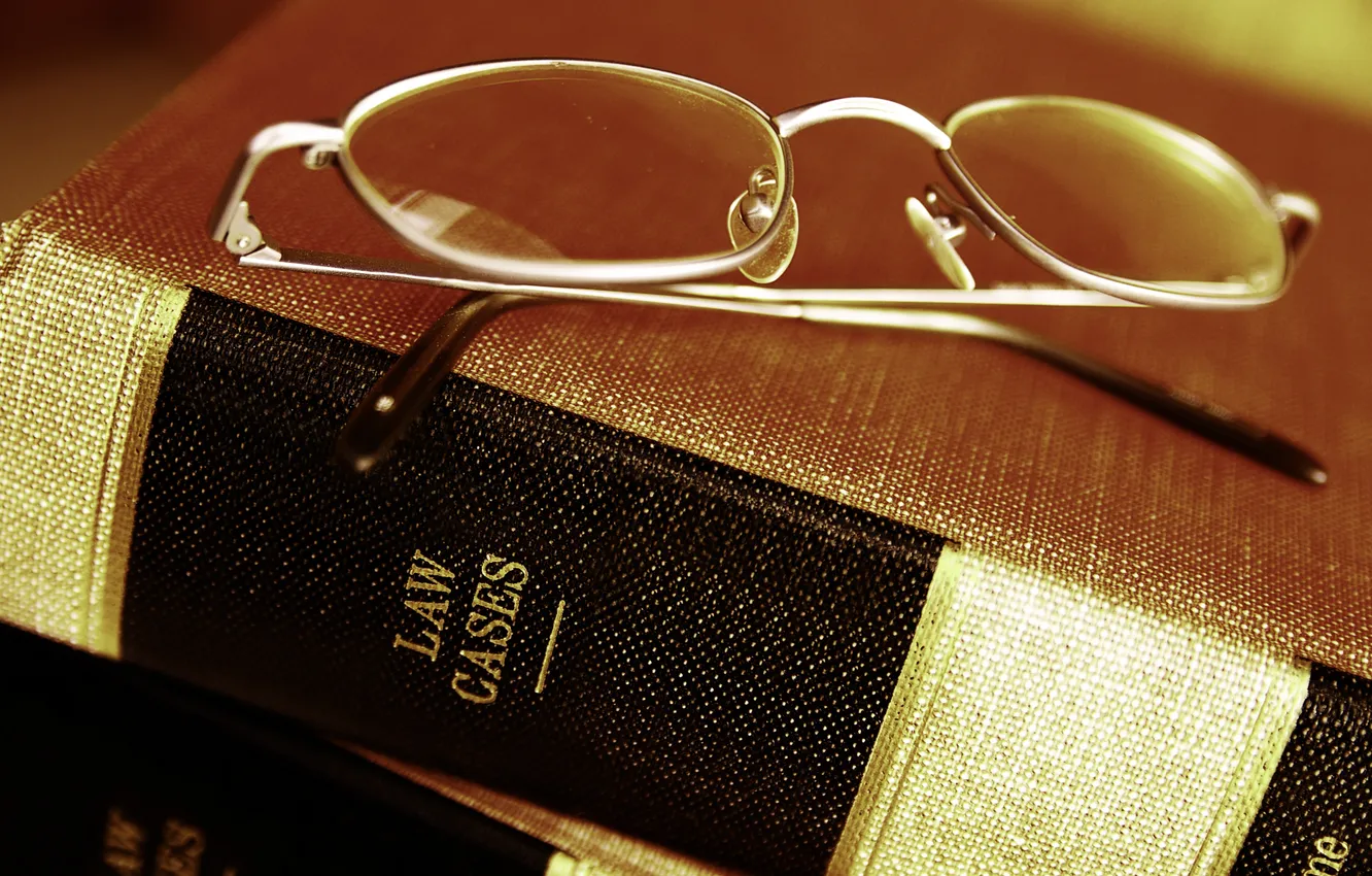 Фото обои hardcover, reading glasses, law book