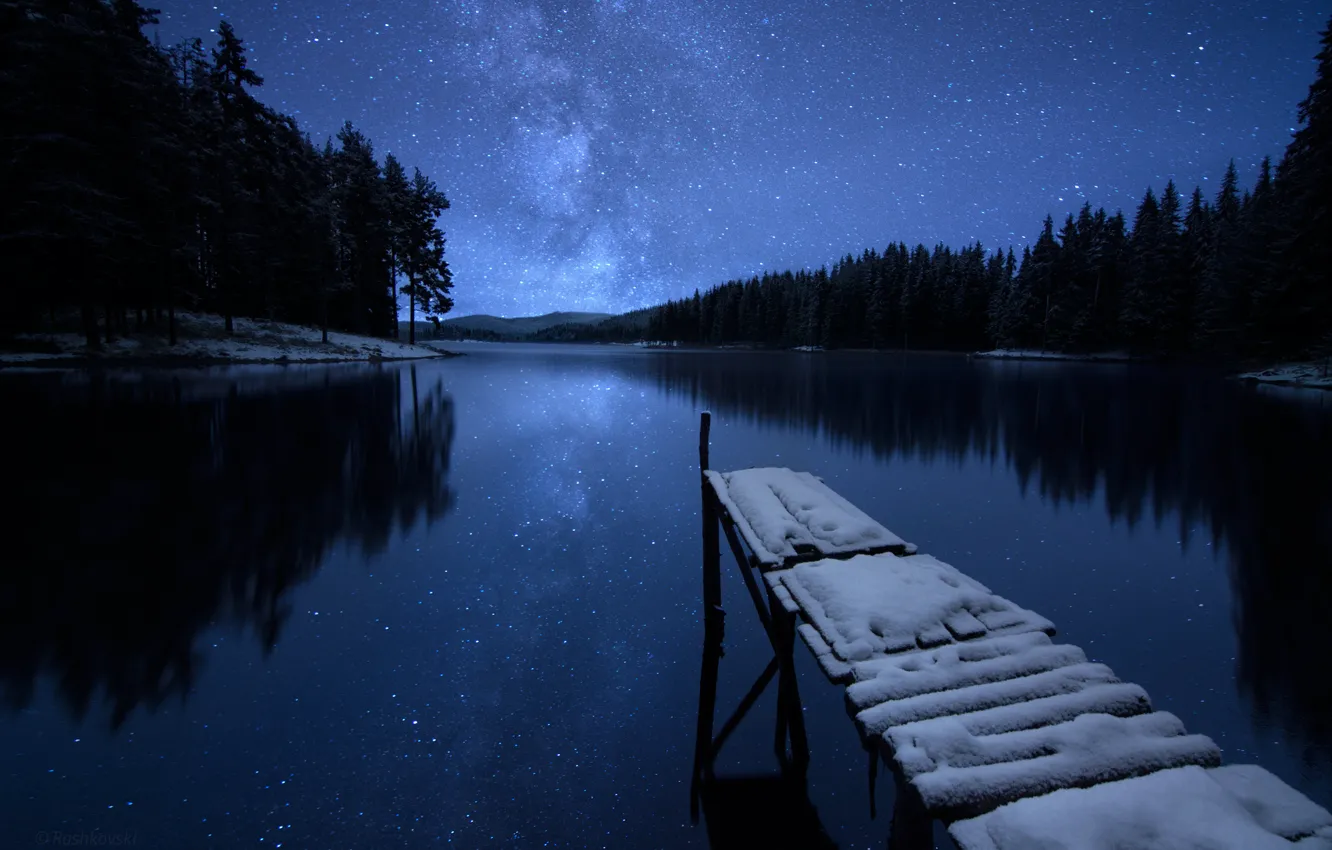 Фото обои зима, лес, небо, звезды, снег, деревья, ночь, река