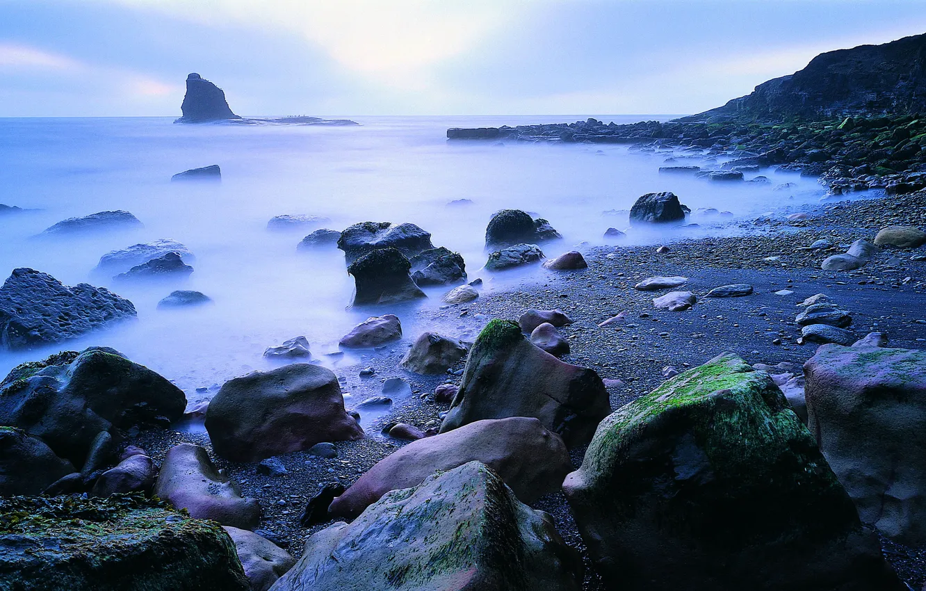 Фото обои море, туман, скала, камни