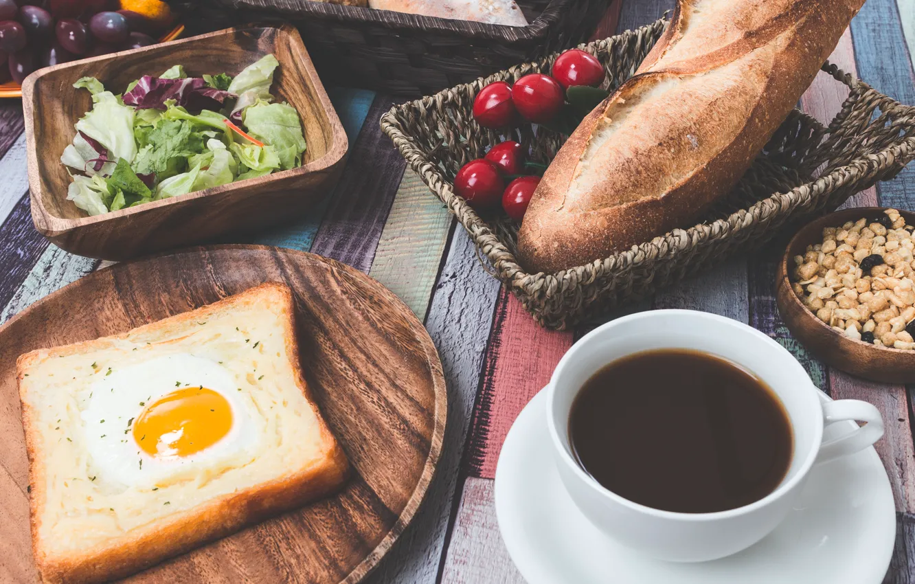 Фото обои вишня, кофе, завтрак, хлеб, яичница, салат, булочки, тост