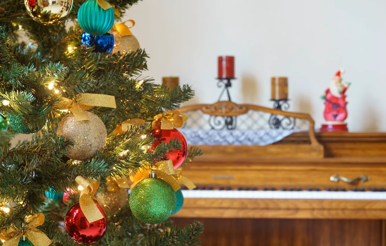 Фото обои шарики, шары, Рождество, Новый год, ёлка, пианино, ёлочные украшения