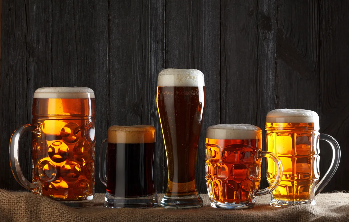 Фото обои пена, свет, фон, пиво, стаканы, glass, beer