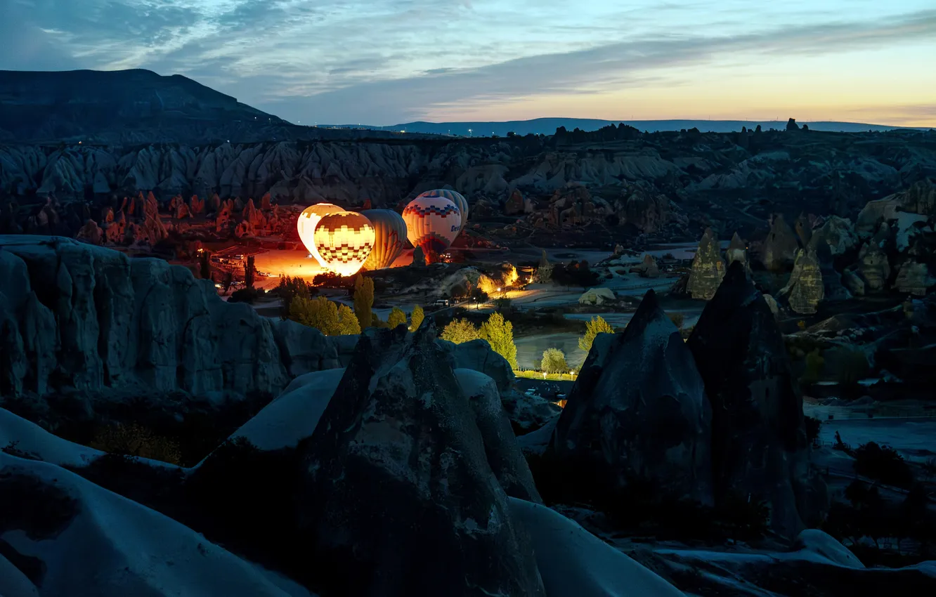 Фото обои Облака, Вечер, Скалы, Горизонт, Воздушные шары, Турция, Turkey, Cappadocia