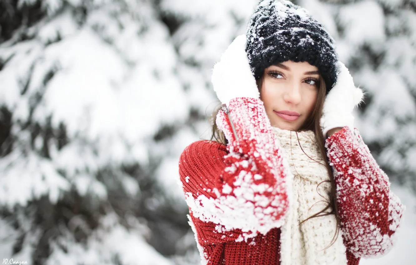 Фото обои зима, взгляд, снег, шапка, Девушка, перчатки, Юлия Сказка