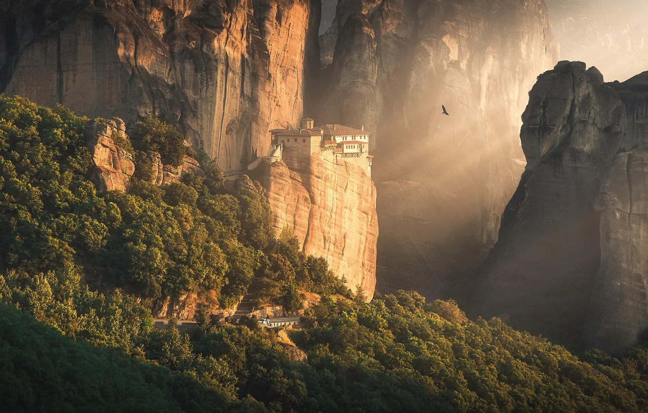 Meteora скалы в Греции