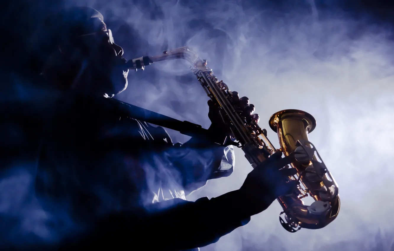 Фото обои smoke, musician, saxophone