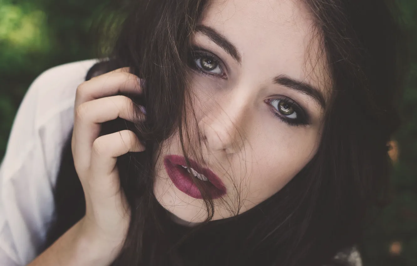 Фото обои взгляд, лицо, макияж, брюнетка