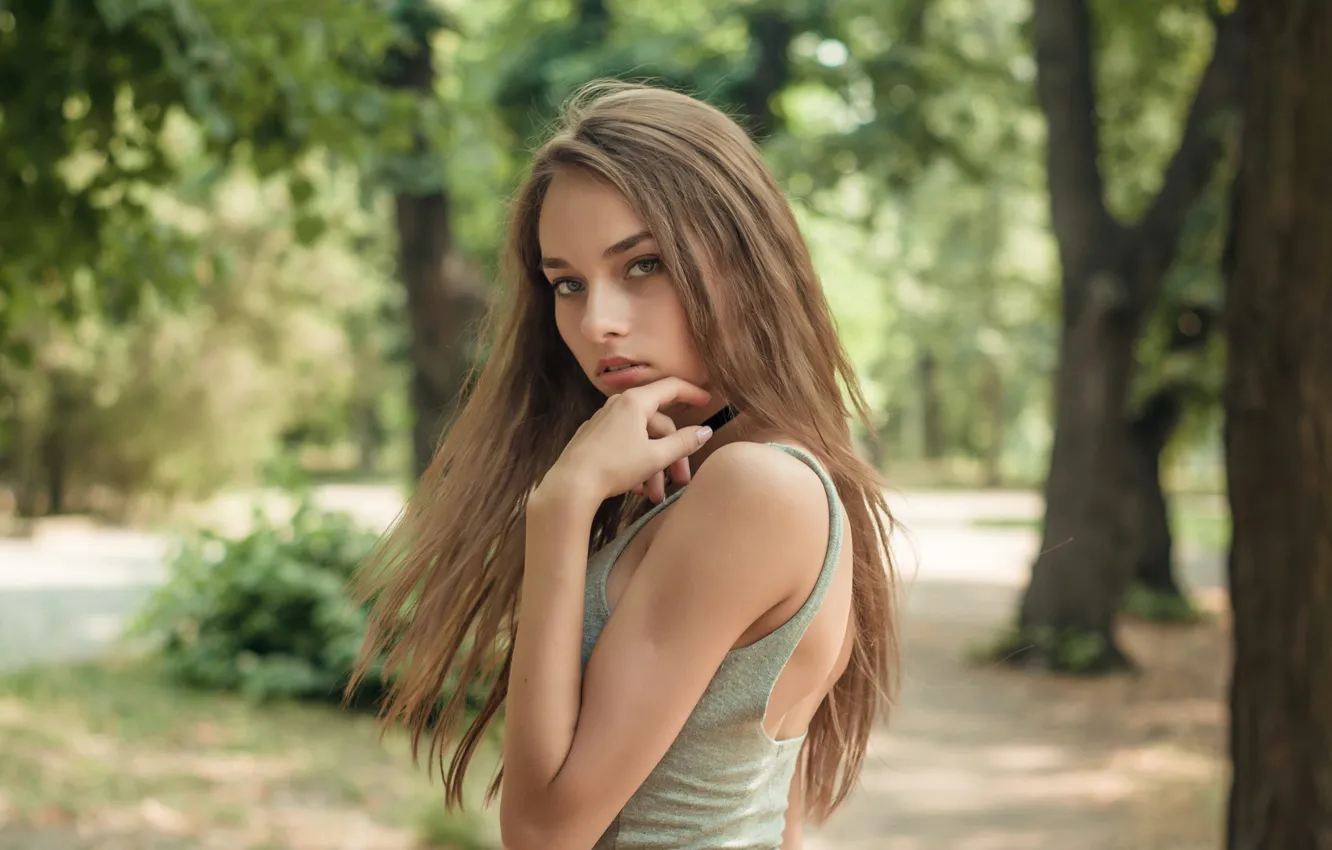 Фото обои девушка, лицо, милая, модель, майка, прикосновение, summer, шатенка